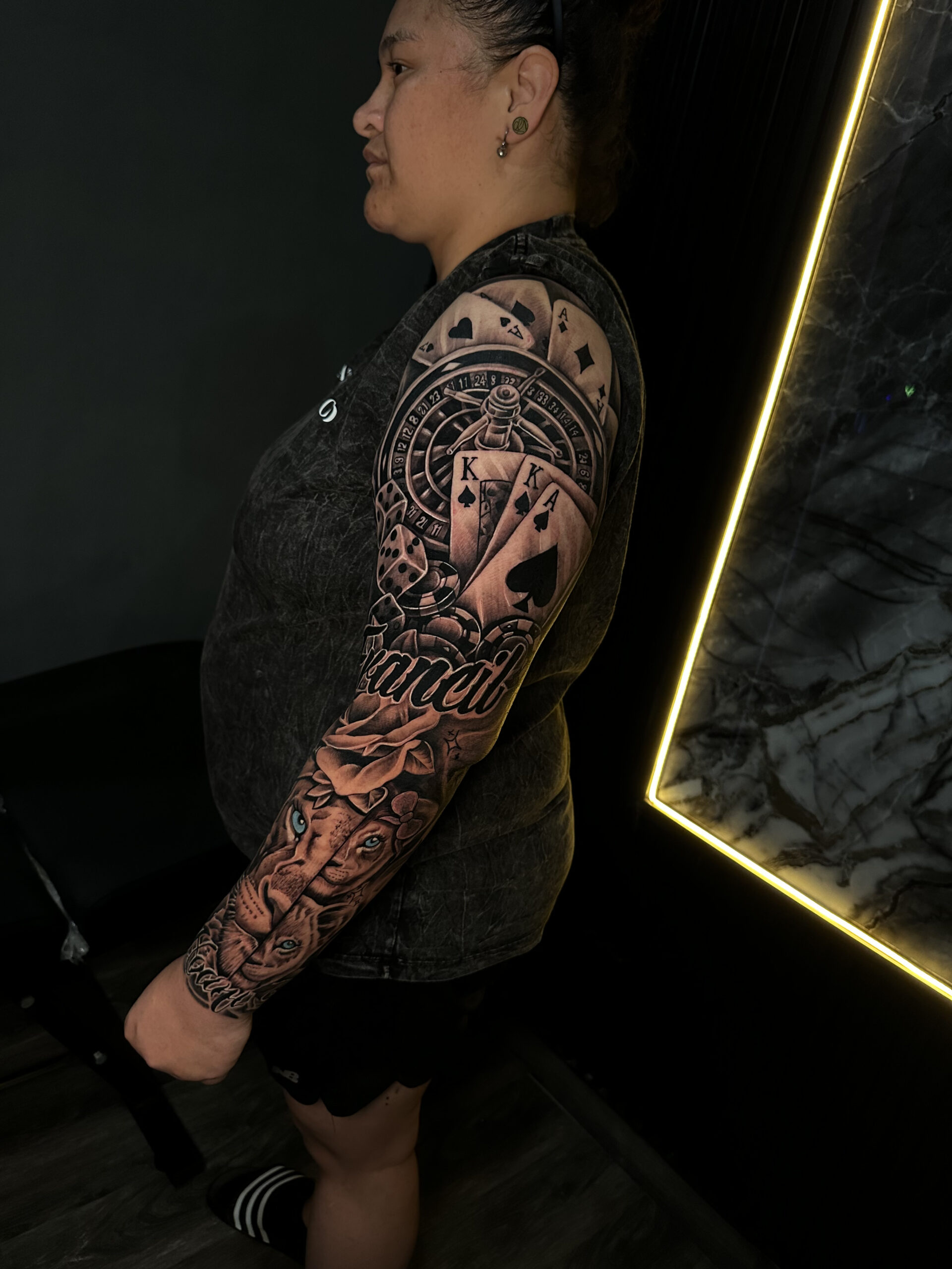 FULL ARM SLEEVE WHEELS & LION